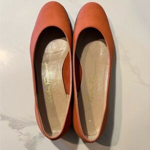 Salvatore Ferragamo Orange Flats sz 8.5 B
